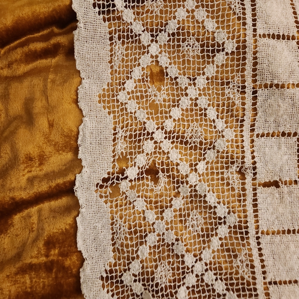 Antique Square LACE TABLECLOTH Filet Lace & Net - Picture 2 of 8